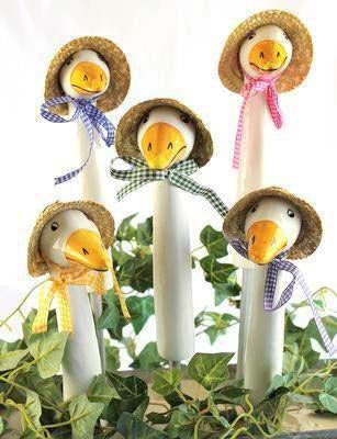 Keramik Gans mit Strohhut ohne Stab